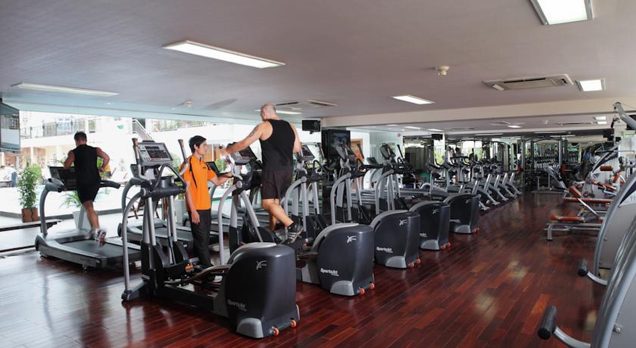 Rex Hotel Ho Chi Minh City Facilities photo A row of ellipticals