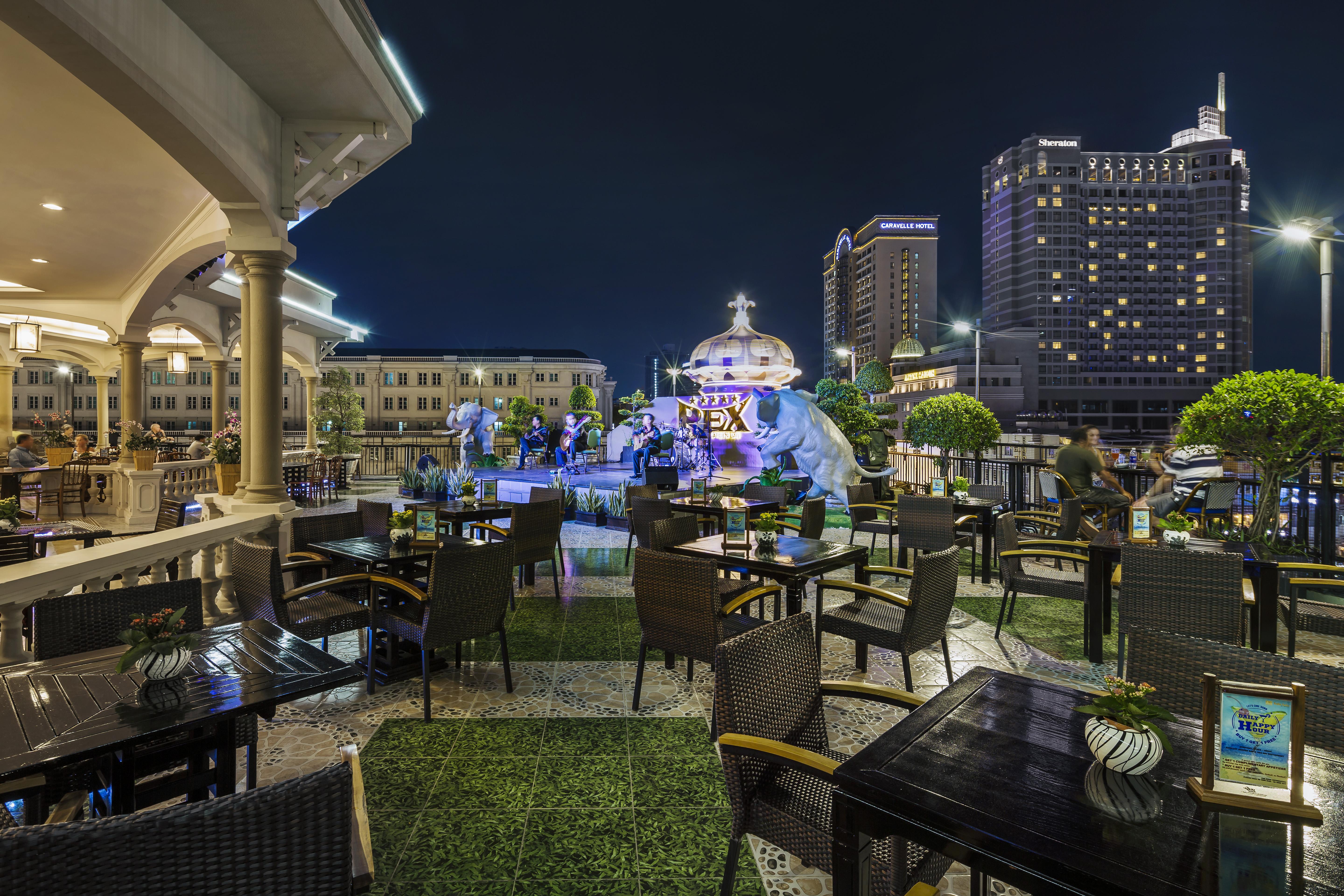 Rex Hotel Ho Chi Minh City Exterior photo The Fountain of Wealth at night